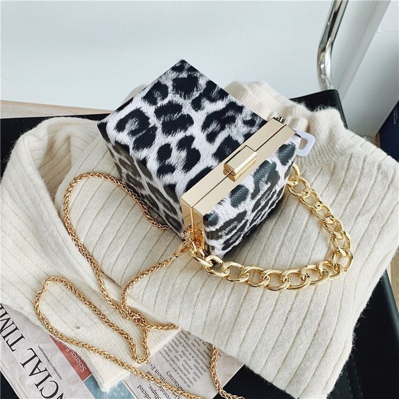 STYLISH ANIMAL PRINT RECTANGULAR CROSS BODY BAG 17238 > Messenger Bags